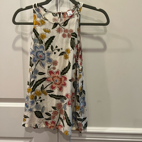 Old Navy Tops - 5/$10 Old Navy floral tank size XS